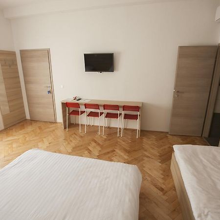 Sweet Dreams Rooms And Apartments Postojna Bagian luar foto