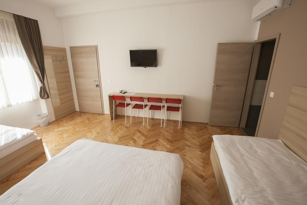 Sweet Dreams Rooms And Apartments Postojna Bagian luar foto